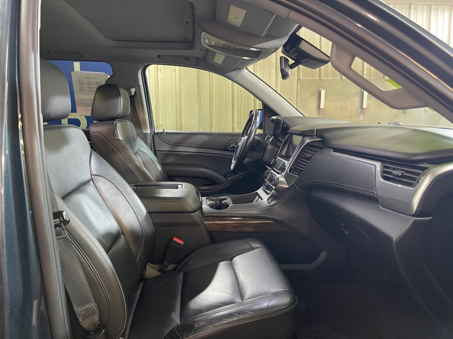 2020 GRAY CHEVROLET SUBURBAN 1500 LT (1GNSKHKC3LR) with an 5.3L engine, Automatic transmission, located at 2525 S. Cushman, Fairbanks, AK, 99701, (907) 452-5707, 64.824036, -147.712311- Photo#3