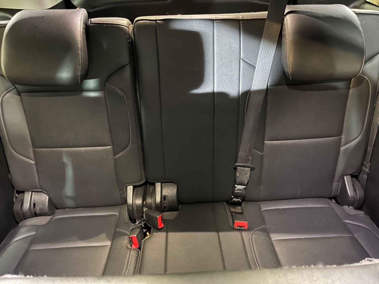 2020 GRAY CHEVROLET SUBURBAN 1500 LT (1GNSKHKC3LR) with an 5.3L engine, Automatic transmission, located at 2525 S. Cushman, Fairbanks, AK, 99701, (907) 452-5707, 64.824036, -147.712311- Photo#6
