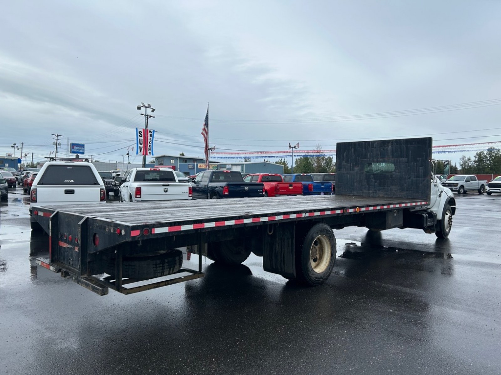 2000 WHITE FORD F650 SUPER DUTY (3FDWF65H6YM) , Automatic transmission, located at 2525 S. Cushman, Fairbanks, AK, 99701, (907) 452-5707, 64.824036, -147.712311 - Photo#2