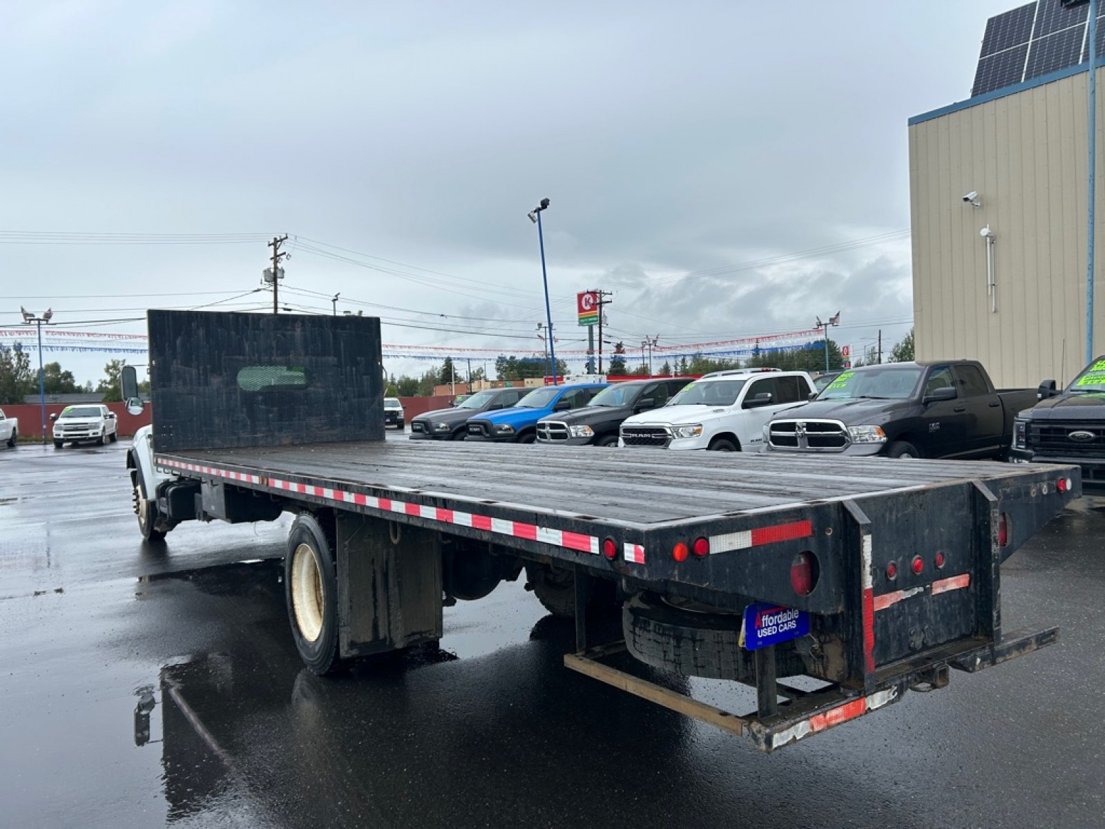 2000 WHITE FORD F650 SUPER DUTY (3FDWF65H6YM) , Automatic transmission, located at 2525 S. Cushman, Fairbanks, AK, 99701, (907) 452-5707, 64.824036, -147.712311 - Photo#3