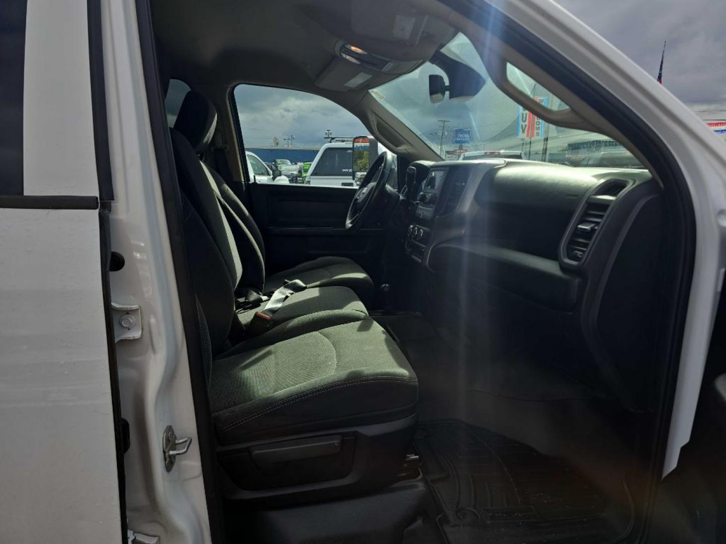 2020 WHITE RAM 3500 (3C7WRTCL6LG) with an 6.7L engine, Automatic transmission, located at 2525 S. Cushman, Fairbanks, AK, 99701, (907) 452-5707, 64.824036, -147.712311- Photo#5