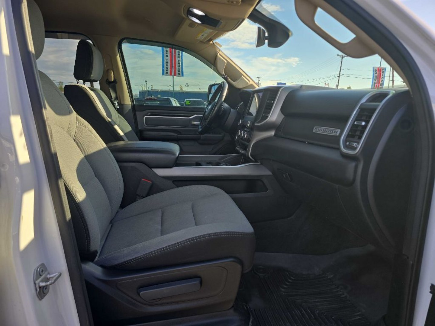 2020 WHITE RAM 1500 BIG HORN/LONE STAR (1C6SRFBT9LN) with an 5.7L engine, Automatic transmission, located at 2525 S. Cushman, Fairbanks, AK, 99701, (907) 452-5707, 64.824036, -147.712311- Photo#4
