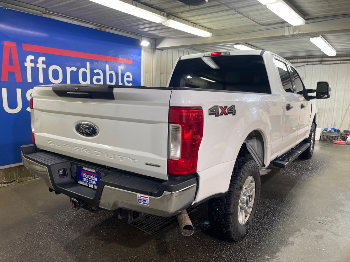 2017 WHITE FORD F250 SUPER DUTY (1FT7W2B65HE) with an 6.2L engine, Automatic transmission, located at 2525 S. Cushman, Fairbanks, AK, 99701, (907) 452-5707, 64.824036, -147.712311- Photo#2