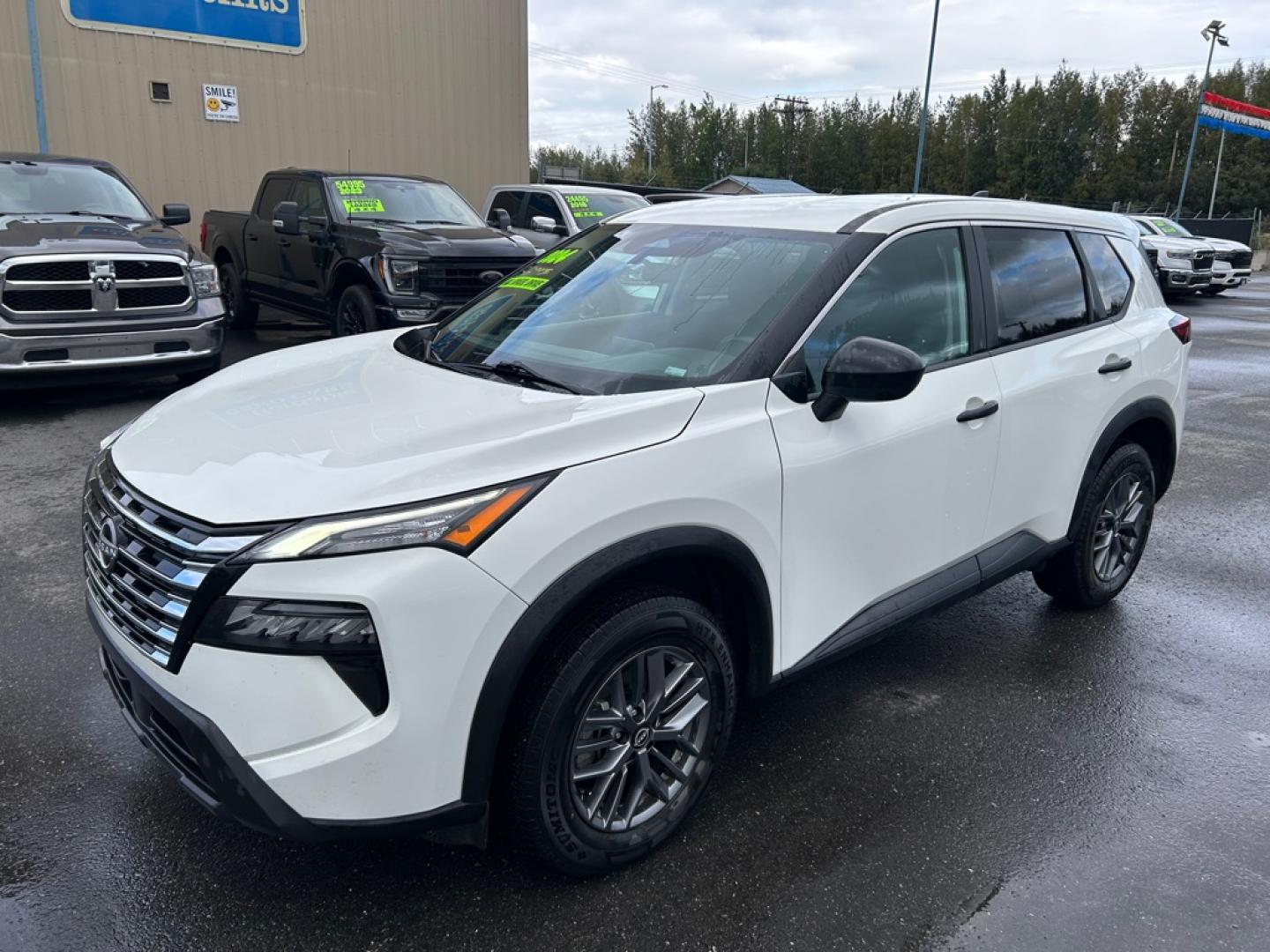 2024 WHITE NISSAN ROGUE S (5N1BT3AB4RC) with an 1.5L engine, Continuously Variable transmission, located at 2525 S. Cushman, Fairbanks, AK, 99701, (907) 452-5707, 64.824036, -147.712311- Photo#0