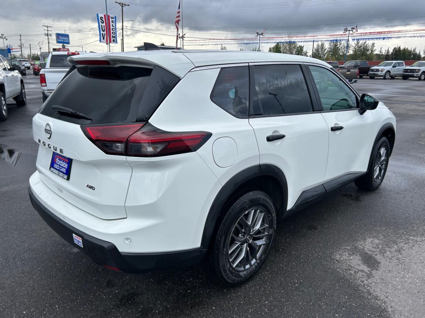 2024 WHITE NISSAN ROGUE S (5N1BT3AB4RC) with an 1.5L engine, Continuously Variable transmission, located at 2525 S. Cushman, Fairbanks, AK, 99701, (907) 452-5707, 64.824036, -147.712311- Photo#2