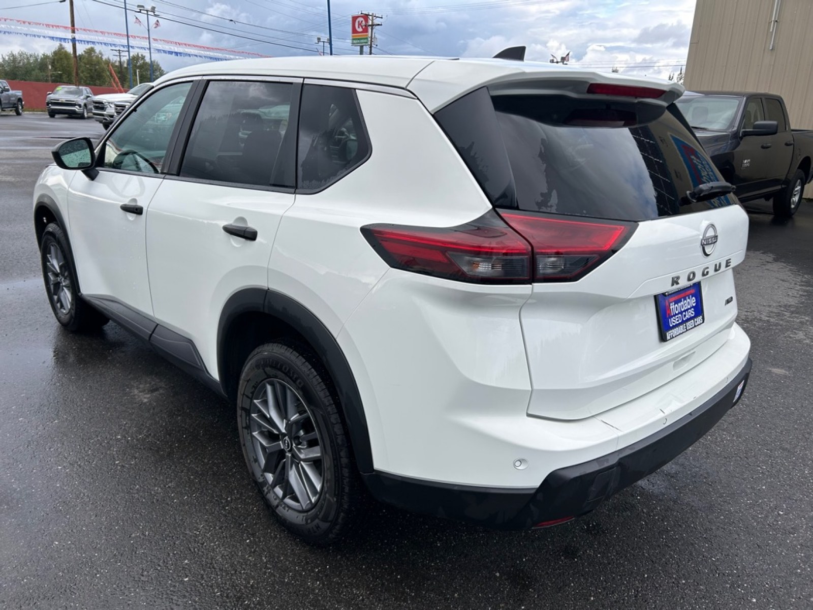 2024 WHITE NISSAN ROGUE S (5N1BT3AB4RC) with an 1.5L engine, Continuously Variable transmission, located at 2525 S. Cushman, Fairbanks, AK, 99701, (907) 452-5707, 64.824036, -147.712311 - Photo#3