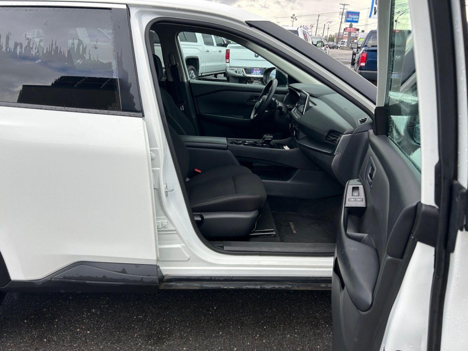 2024 WHITE NISSAN ROGUE S (5N1BT3AB4RC) with an 1.5L engine, Continuously Variable transmission, located at 2525 S. Cushman, Fairbanks, AK, 99701, (907) 452-5707, 64.824036, -147.712311 - Photo#4
