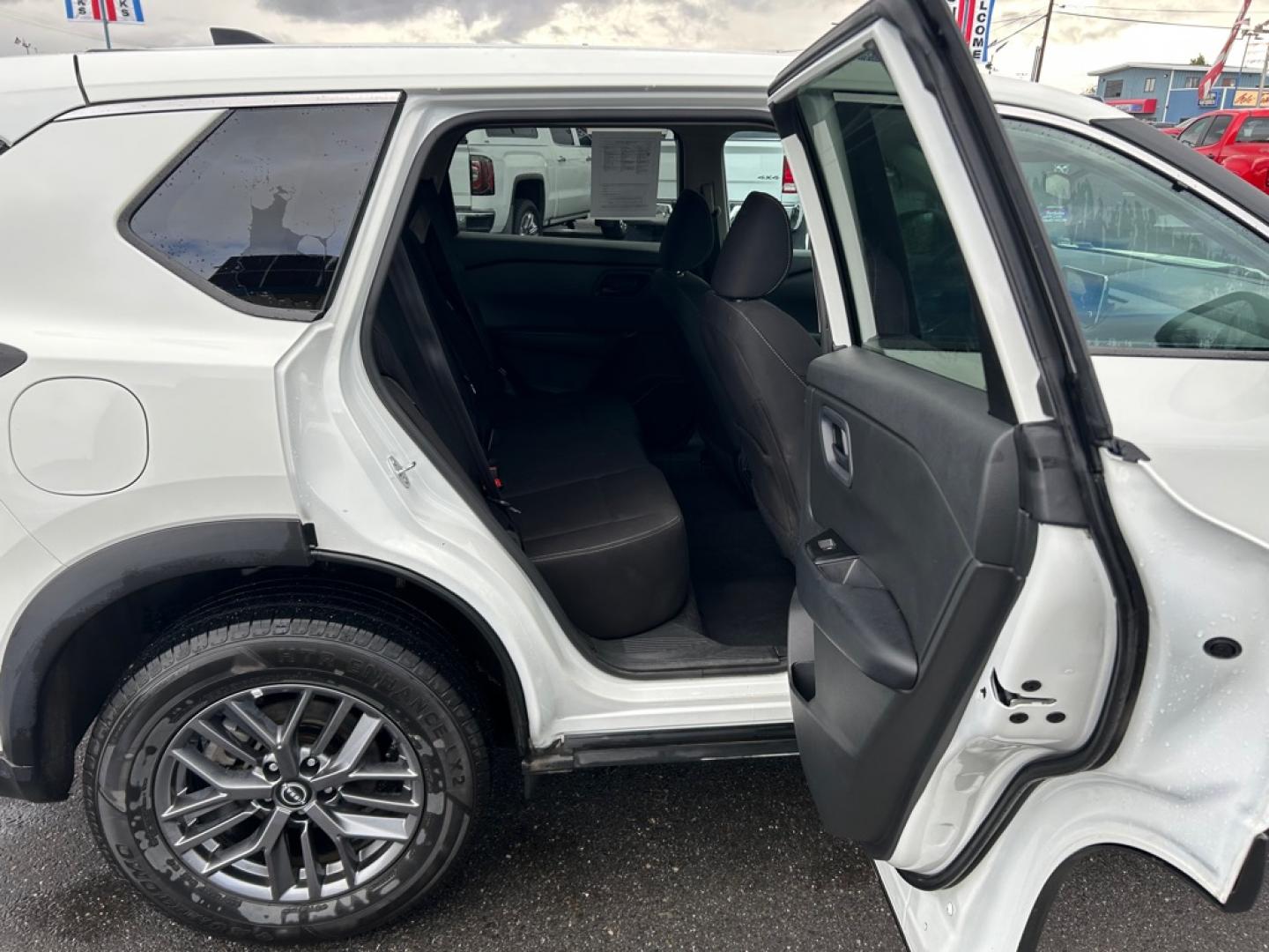 2024 WHITE NISSAN ROGUE S (5N1BT3AB4RC) with an 1.5L engine, Continuously Variable transmission, located at 2525 S. Cushman, Fairbanks, AK, 99701, (907) 452-5707, 64.824036, -147.712311- Photo#5