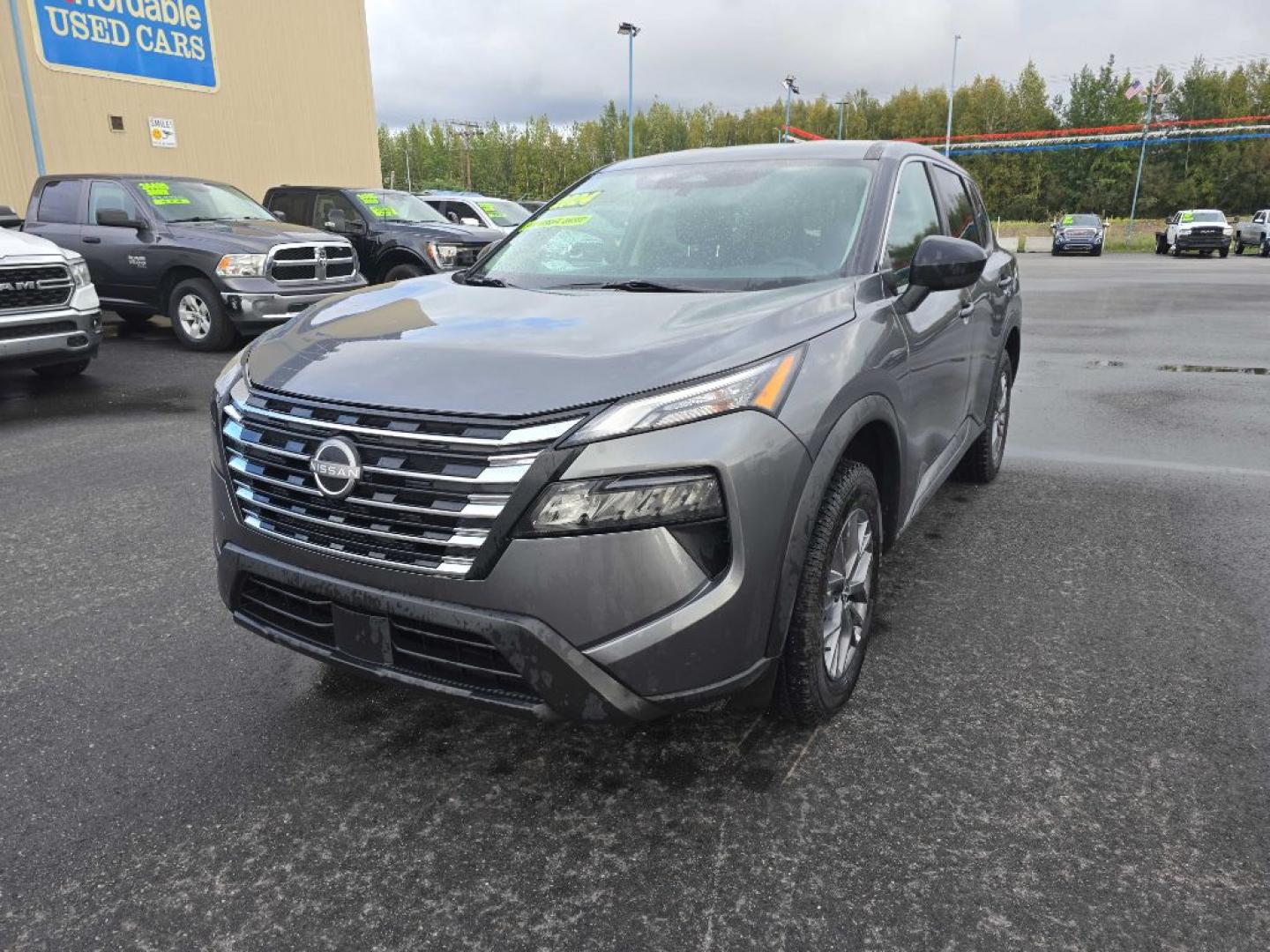 2024 GRAY NISSAN ROGUE S (5N1BT3ABXRC) with an 1.5L engine, Continuously Variable transmission, located at 2525 S. Cushman, Fairbanks, AK, 99701, (907) 452-5707, 64.824036, -147.712311- Photo#1