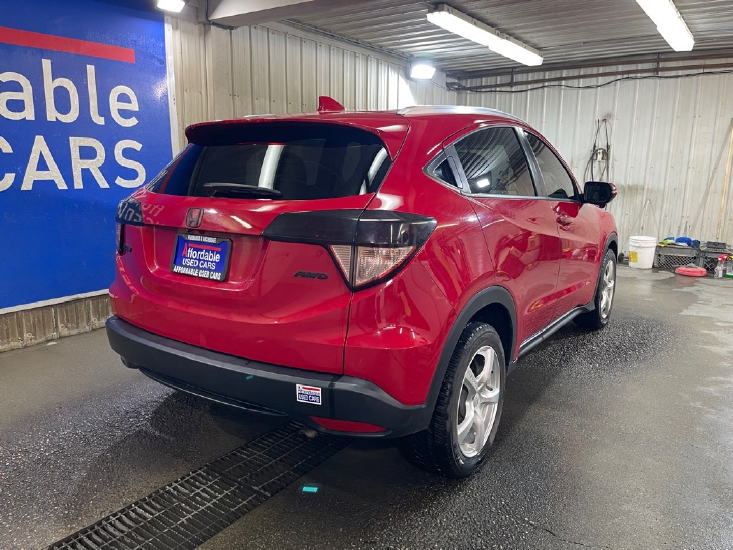 2017 RED HONDA HR-V EXL (3CZRU6H72HM) with an 1.8L engine, Continuously Variable transmission, located at 2525 S. Cushman, Fairbanks, AK, 99701, (907) 452-5707, 64.824036, -147.712311- Photo#2