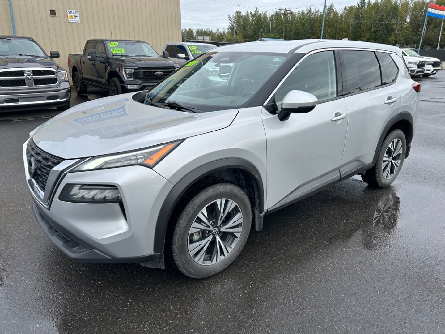 2021 SILVER NISSAN ROGUE SV (JN8AT3BBXMW) with an 2.5L engine, Continuously Variable transmission, located at 2525 S. Cushman, Fairbanks, AK, 99701, (907) 452-5707, 64.824036, -147.712311- Photo#0