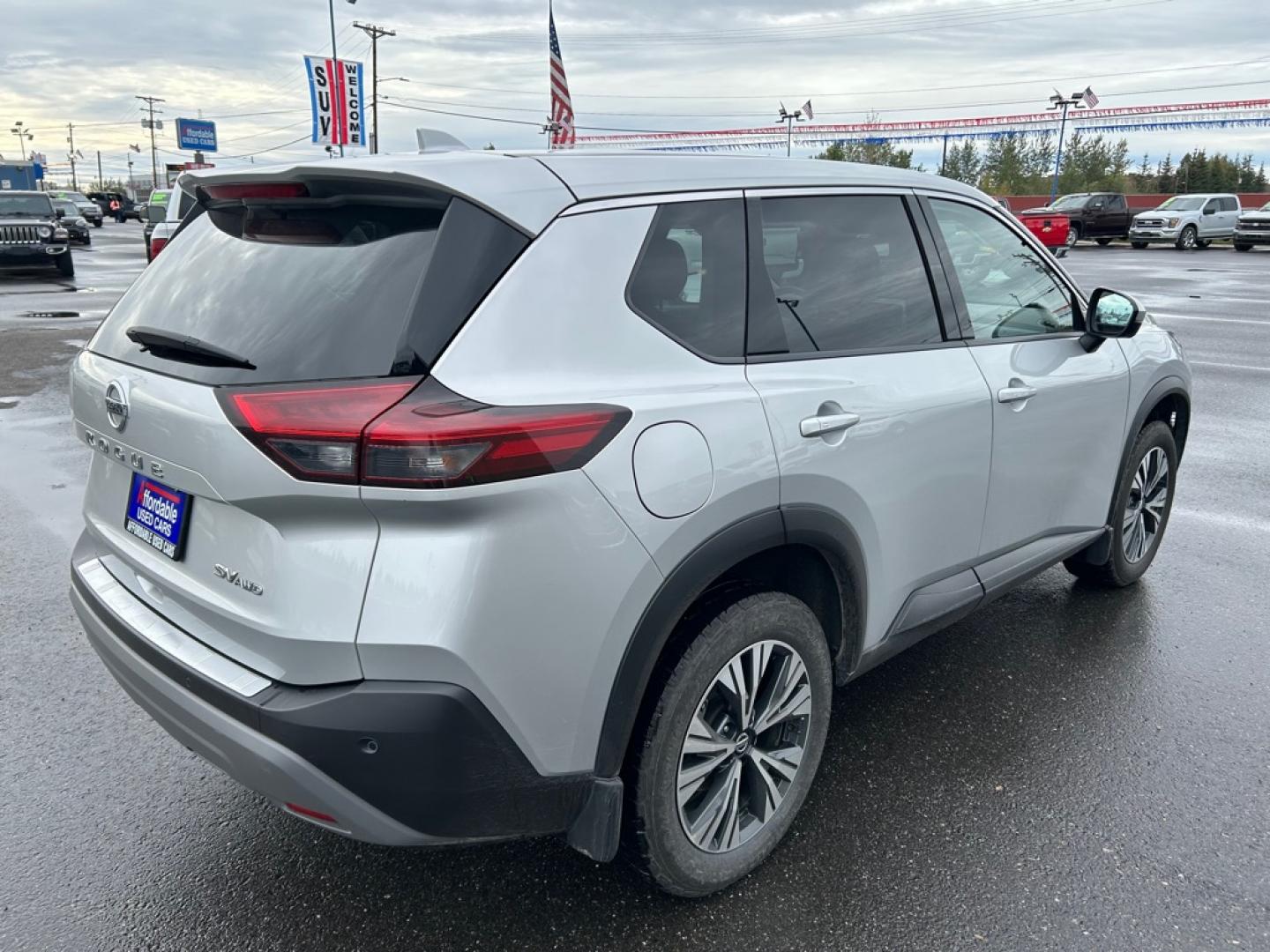 2021 SILVER NISSAN ROGUE SV (JN8AT3BBXMW) with an 2.5L engine, Continuously Variable transmission, located at 2525 S. Cushman, Fairbanks, AK, 99701, (907) 452-5707, 64.824036, -147.712311- Photo#2