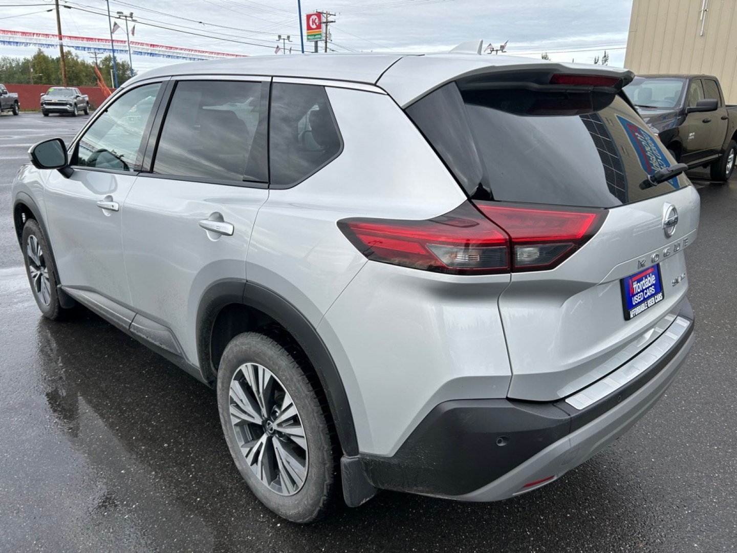 2021 SILVER NISSAN ROGUE SV (JN8AT3BBXMW) with an 2.5L engine, Continuously Variable transmission, located at 2525 S. Cushman, Fairbanks, AK, 99701, (907) 452-5707, 64.824036, -147.712311- Photo#3