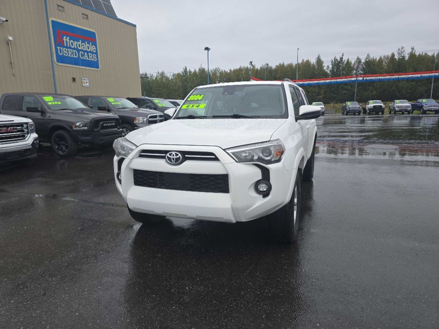 2024 WHITE TOYOTA 4RUNNER SR5/SR5 PREMIUM (JTEMU5JR2R6) with an 4.0L engine, Automatic transmission, located at 2525 S. Cushman, Fairbanks, AK, 99701, (907) 452-5707, 64.824036, -147.712311- Photo#1