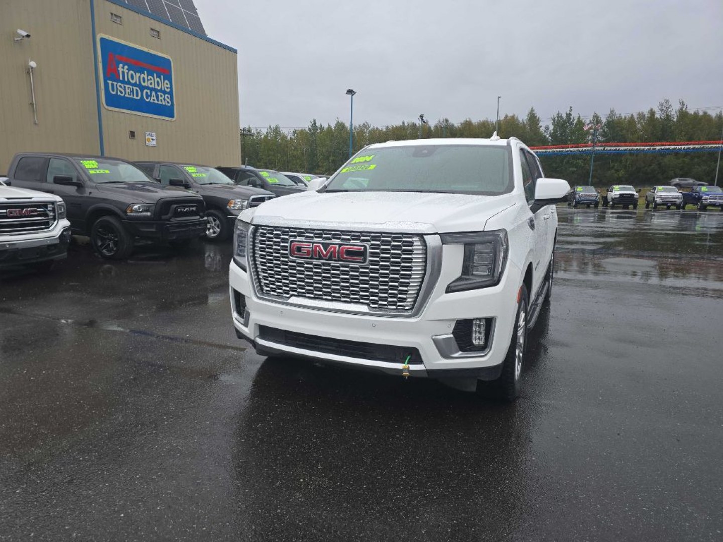 2024 WHITE GMC YUKON XL DENALI (1GKS2JKL6RR) with an 6.2L engine, Automatic transmission, located at 2525 S. Cushman, Fairbanks, AK, 99701, (907) 452-5707, 64.824036, -147.712311- Photo#1