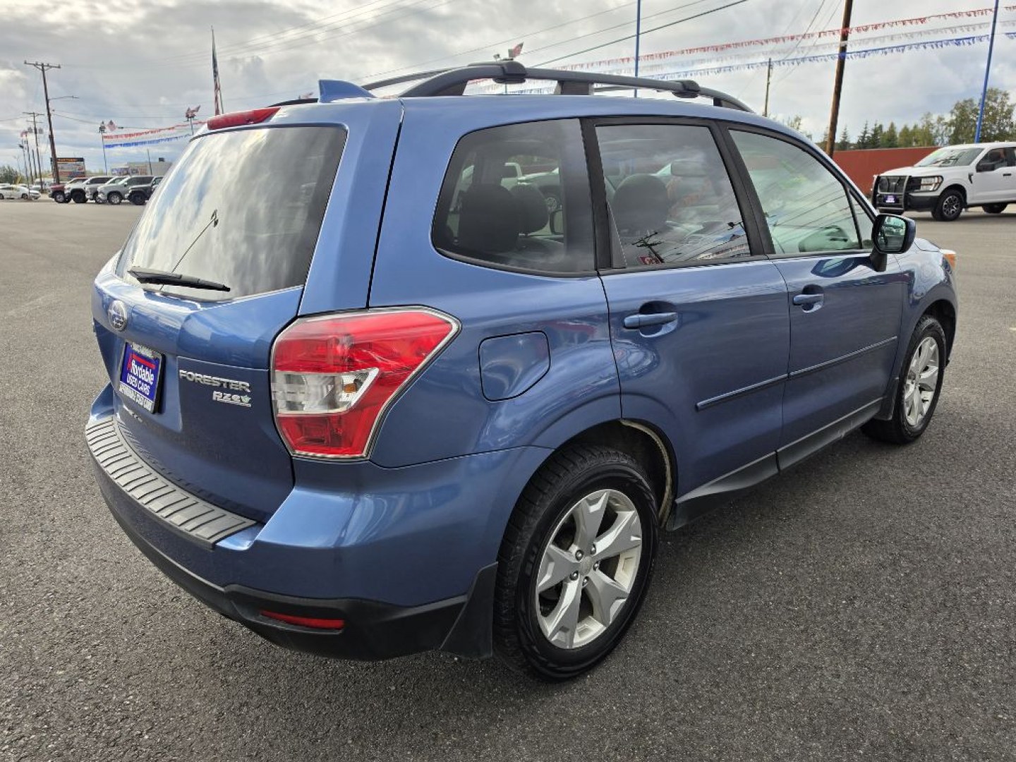 2016 BLUE SUBARU FORESTER 2.5I PREMIUM (JF2SJADC2GH) with an 2.5L engine, 6-Speed Manual transmission, located at 2525 S. Cushman, Fairbanks, AK, 99701, (907) 452-5707, 64.824036, -147.712311- Photo#3