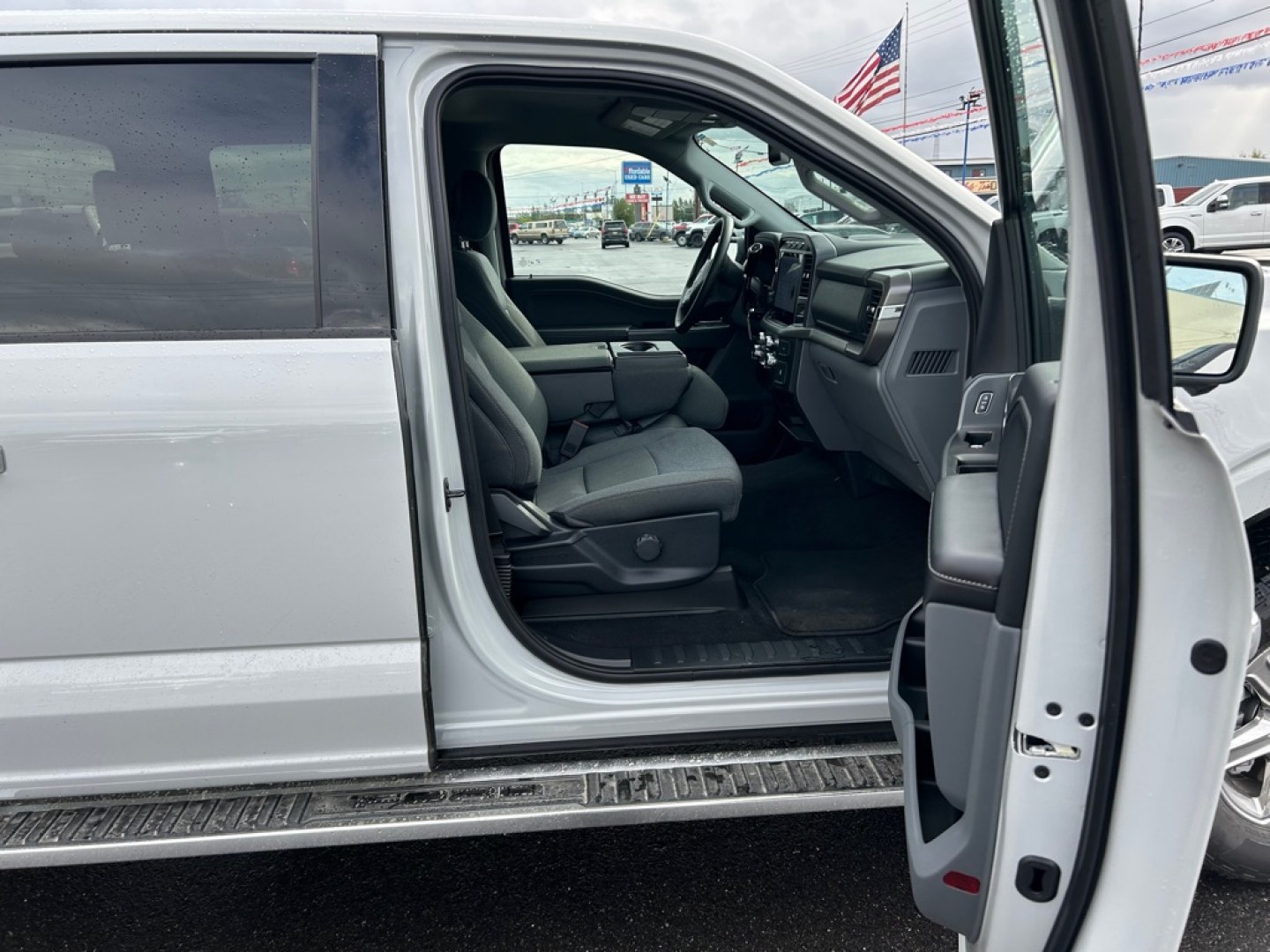 2024 GRAY FORD F150 XLT (1FTFW3L56RK) with an 5.0L engine, Automatic transmission, located at 2525 S. Cushman, Fairbanks, AK, 99701, (907) 452-5707, 64.824036, -147.712311- Photo#3