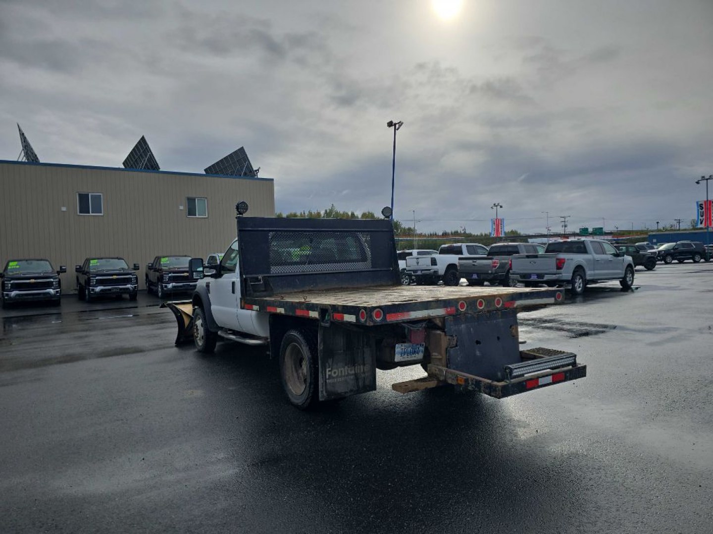 2008 WHITE FORD F450 SUPER DUTY (1FDXX47RX8E) with an 6.4L engine, Automatic transmission, located at 2525 S. Cushman, Fairbanks, AK, 99701, (907) 452-5707, 64.824036, -147.712311- Photo#3