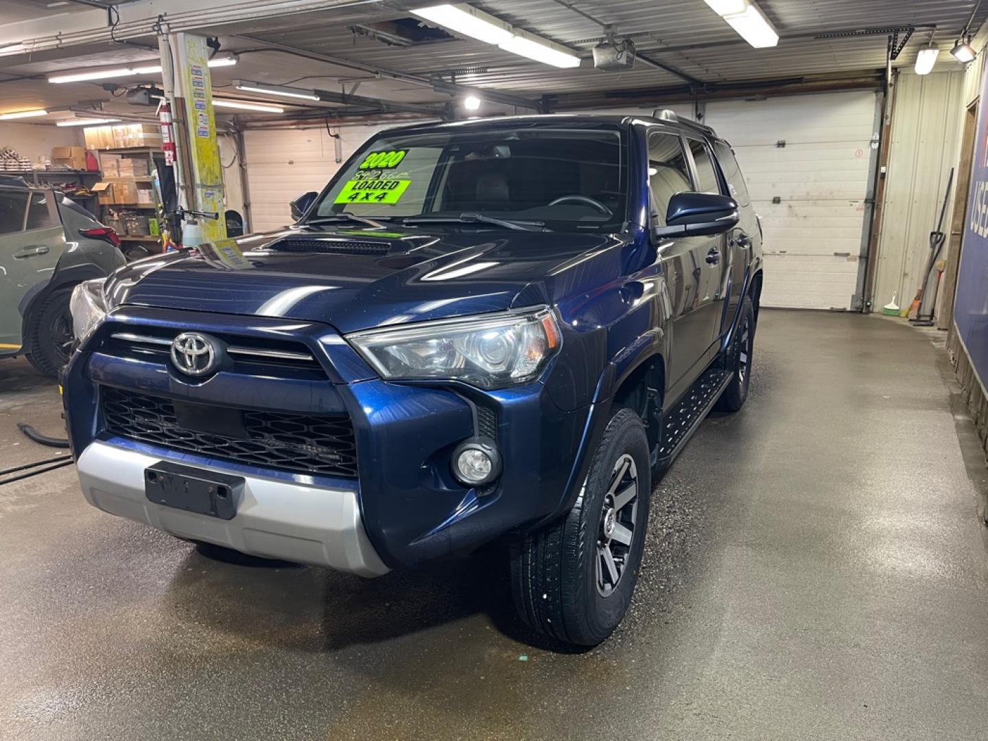 2020 BLUE TOYOTA 4RUNNER SR5/SR5 PREMIUM (JTEBU5JR8L5) with an 4.0L engine, Automatic transmission, located at 2525 S. Cushman, Fairbanks, AK, 99701, (907) 452-5707, 64.824036, -147.712311- Photo#1