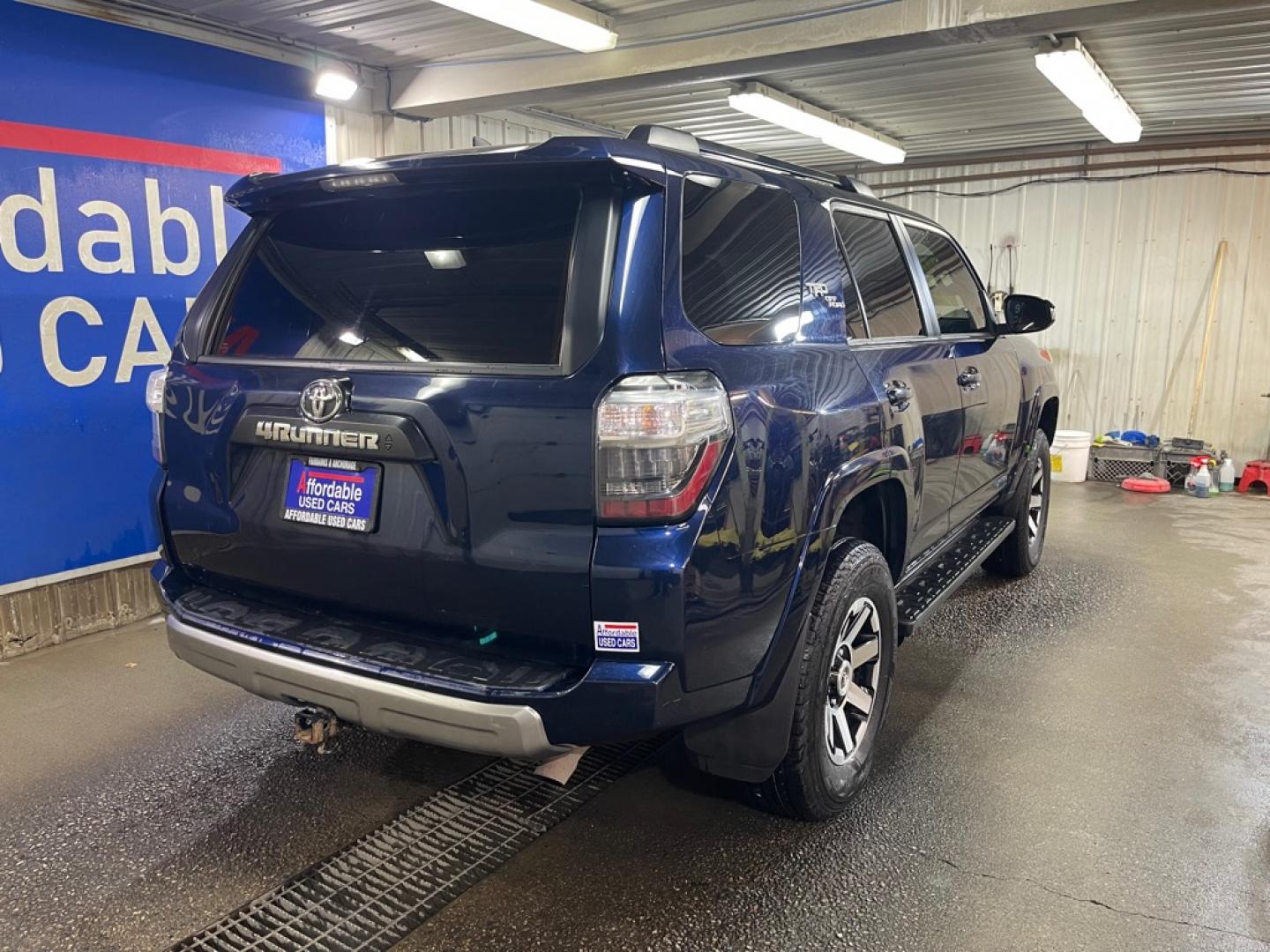 2020 BLUE TOYOTA 4RUNNER SR5/SR5 PREMIUM (JTEBU5JR8L5) with an 4.0L engine, Automatic transmission, located at 2525 S. Cushman, Fairbanks, AK, 99701, (907) 452-5707, 64.824036, -147.712311- Photo#2