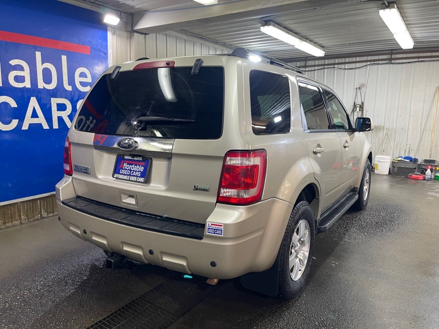 2011 TAN FORD ESCAPE LIMITED (1FMCU9EG3BK) with an 3.0L engine, Automatic transmission, located at 2525 S. Cushman, Fairbanks, AK, 99701, (907) 452-5707, 64.824036, -147.712311- Photo#2