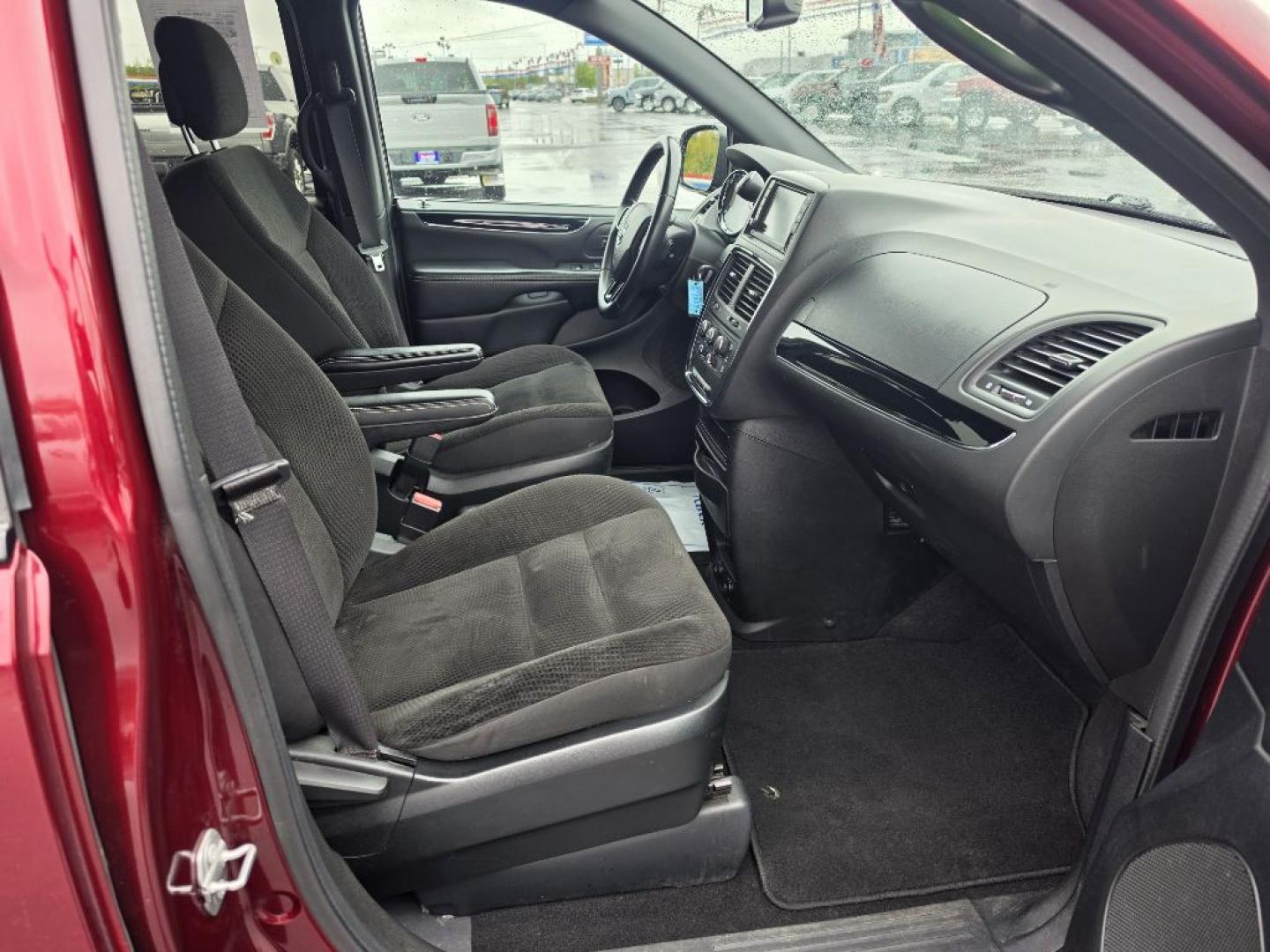 2018 RED DODGE GRAND CARAVAN SE (2C4RDGBG8JR) with an 3.6L engine, Automatic transmission, located at 2525 S. Cushman, Fairbanks, AK, 99701, (907) 452-5707, 64.824036, -147.712311- Photo#4