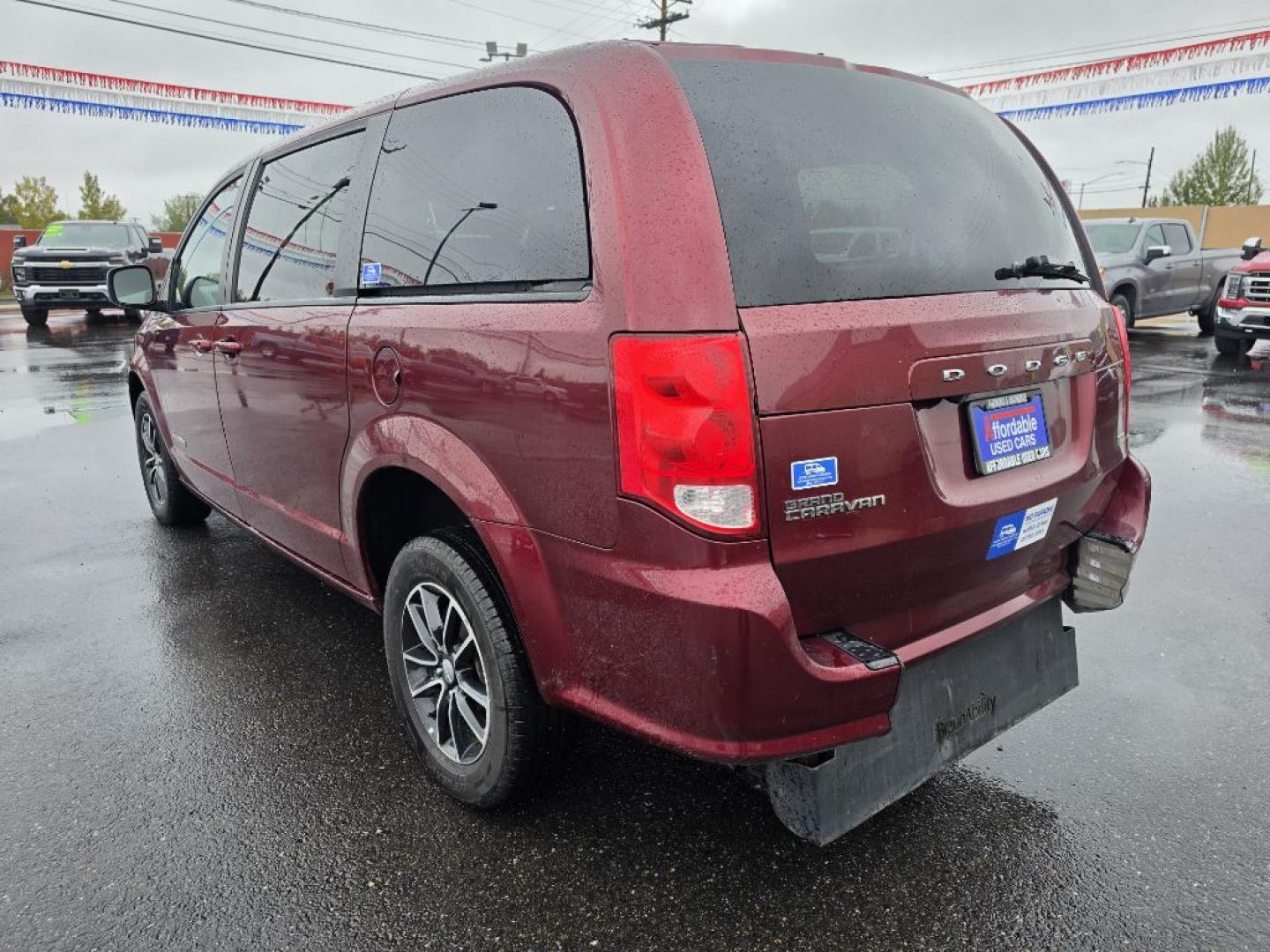 2018 RED DODGE GRAND CARAVAN SE (2C4RDGBG8JR) with an 3.6L engine, Automatic transmission, located at 2525 S. Cushman, Fairbanks, AK, 99701, (907) 452-5707, 64.824036, -147.712311- Photo#2
