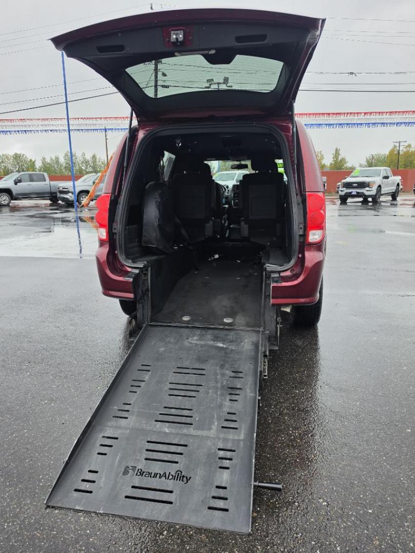 2018 RED DODGE GRAND CARAVAN SE (2C4RDGBG8JR) with an 3.6L engine, Automatic transmission, located at 2525 S. Cushman, Fairbanks, AK, 99701, (907) 452-5707, 64.824036, -147.712311- Photo#6