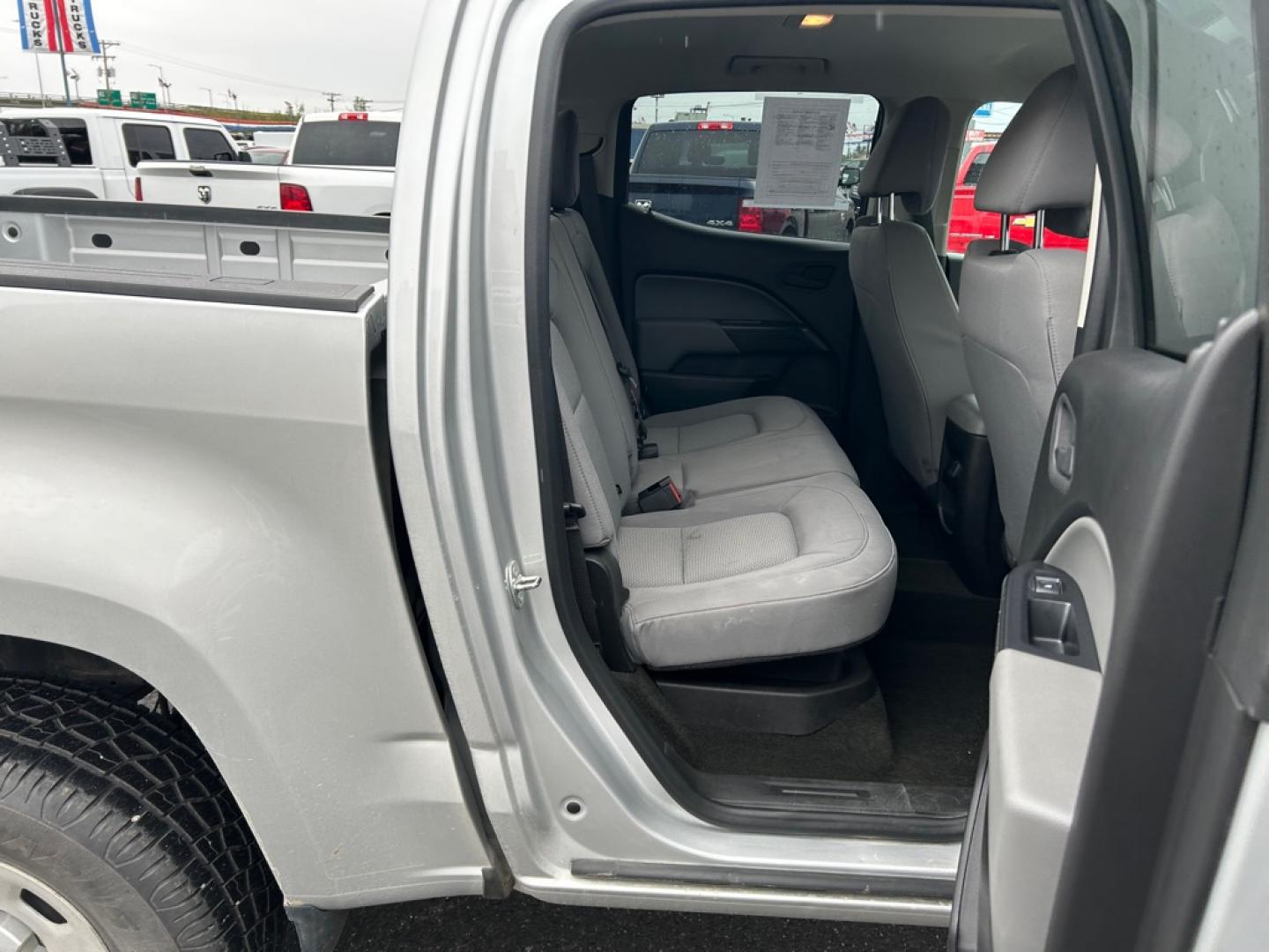2017 SILVER CHEVROLET COLORADO (1GCGTBEN5H1) with an 3.6L engine, Automatic transmission, located at 2525 S. Cushman, Fairbanks, AK, 99701, (907) 452-5707, 64.824036, -147.712311- Photo#5