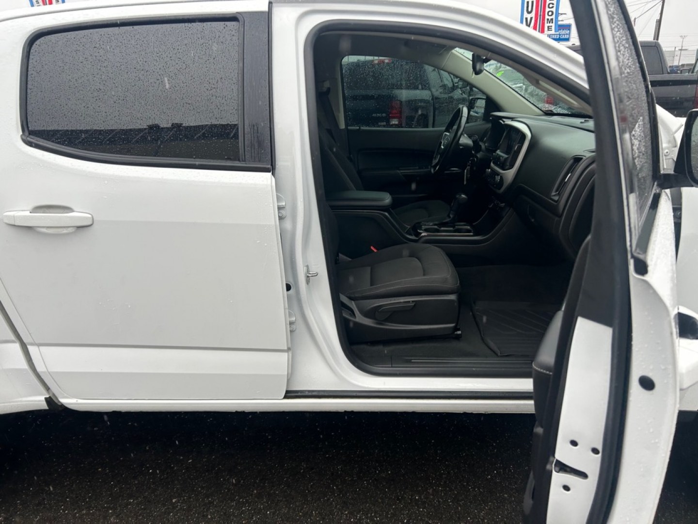 2021 WHITE GMC CANYON ELEVATION (1GTG6CEN7M1) with an 3.6L engine, Automatic transmission, located at 2525 S. Cushman, Fairbanks, AK, 99701, (907) 452-5707, 64.824036, -147.712311- Photo#4