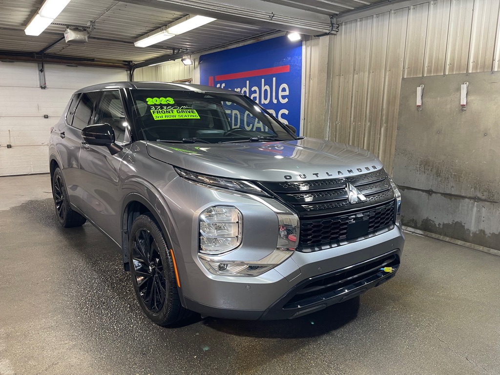 photo of 2023 MITSUBISHI OUTLANDER SE