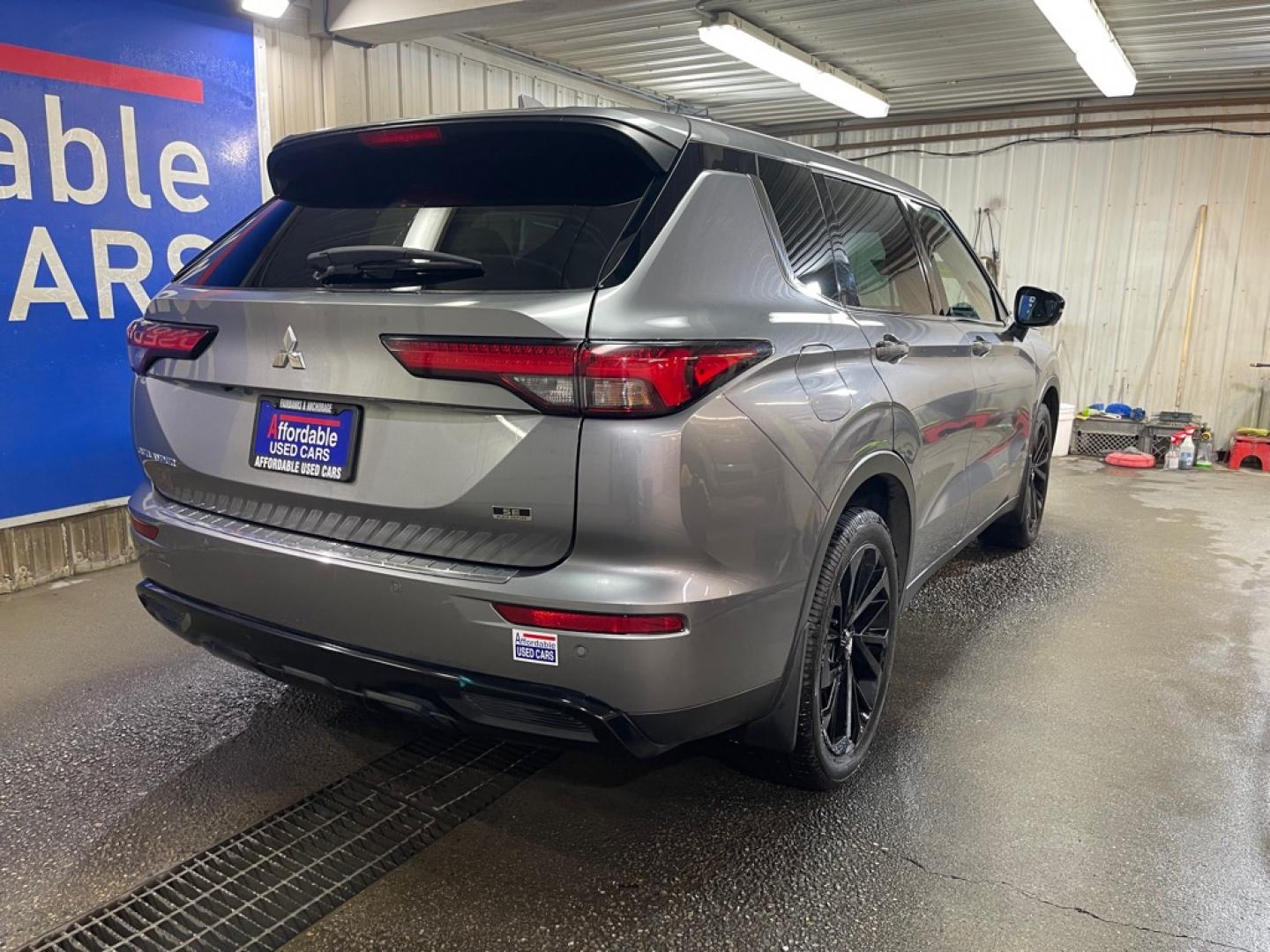 2023 SILVER MITSUBISHI OUTLANDER SE (JA4J3UA86PZ) with an 2.5L engine, Continuously Variable transmission, located at 2525 S. Cushman, Fairbanks, AK, 99701, (907) 452-5707, 64.824036, -147.712311- Photo#2