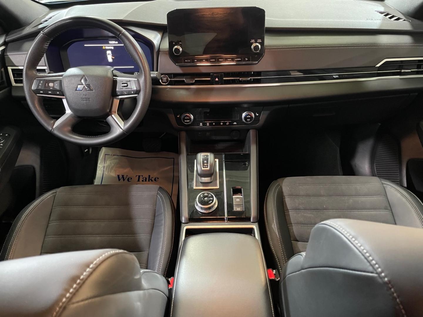 2023 SILVER MITSUBISHI OUTLANDER SE (JA4J3UA86PZ) with an 2.5L engine, Continuously Variable transmission, located at 2525 S. Cushman, Fairbanks, AK, 99701, (907) 452-5707, 64.824036, -147.712311- Photo#5