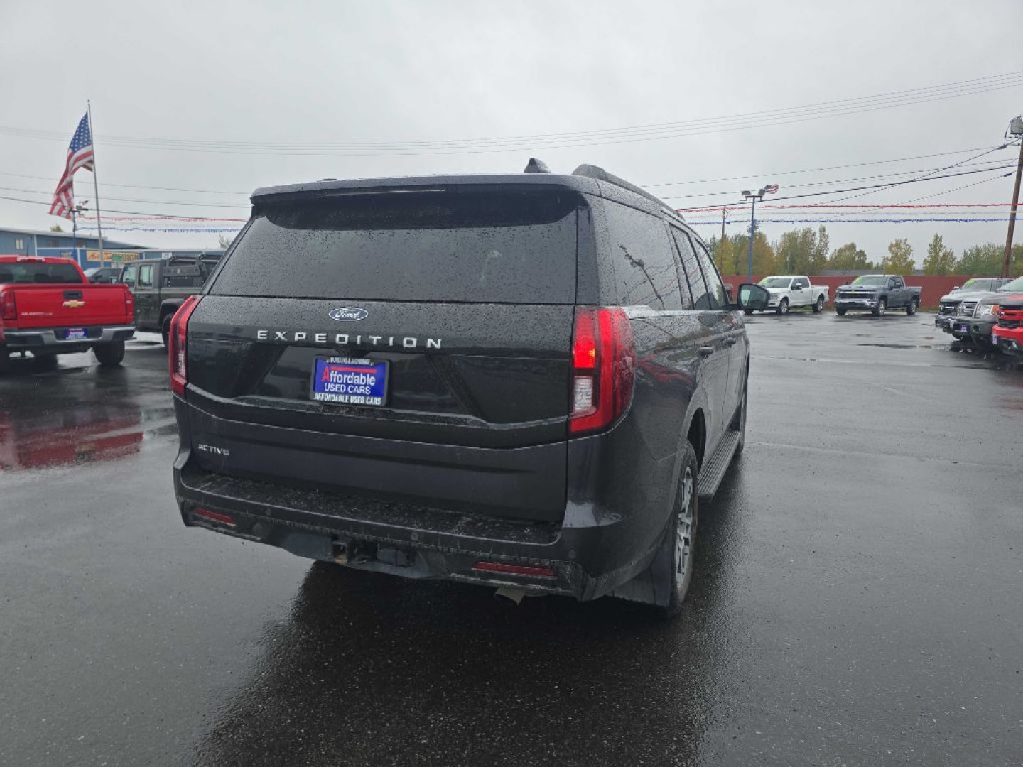 2025 BLACK FORD EXPEDITION ACTIVE (1FMJU1J8XSE) with an 3.5L engine, Automatic transmission, located at 2525 S. Cushman, Fairbanks, AK, 99701, (907) 452-5707, 64.824036, -147.712311- Photo#3