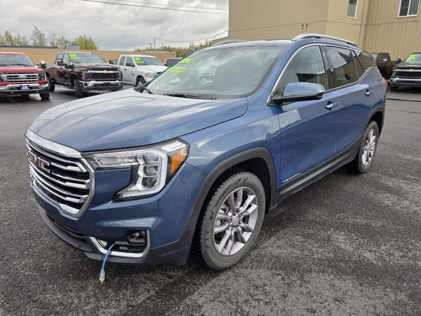 2024 BLUE GMC TERRAIN SLT (3GKALVEG0RL) with an 1.5L engine, Automatic transmission, located at 2525 S. Cushman, Fairbanks, AK, 99701, (907) 452-5707, 64.824036, -147.712311- Photo#4