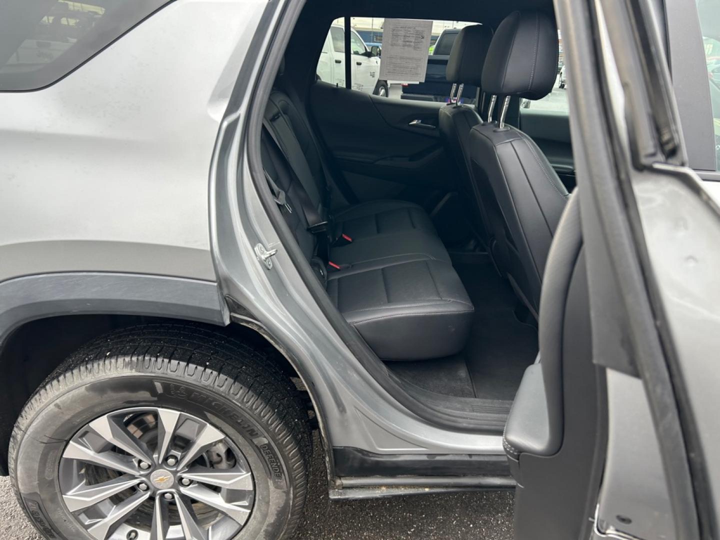 2025 SILVER CHEVROLET EQUINOX LT (3GNAXPEG0SL) with an 1.5L engine, Automatic transmission, located at 2525 S. Cushman, Fairbanks, AK, 99701, (907) 452-5707, 64.824036, -147.712311- Photo#5