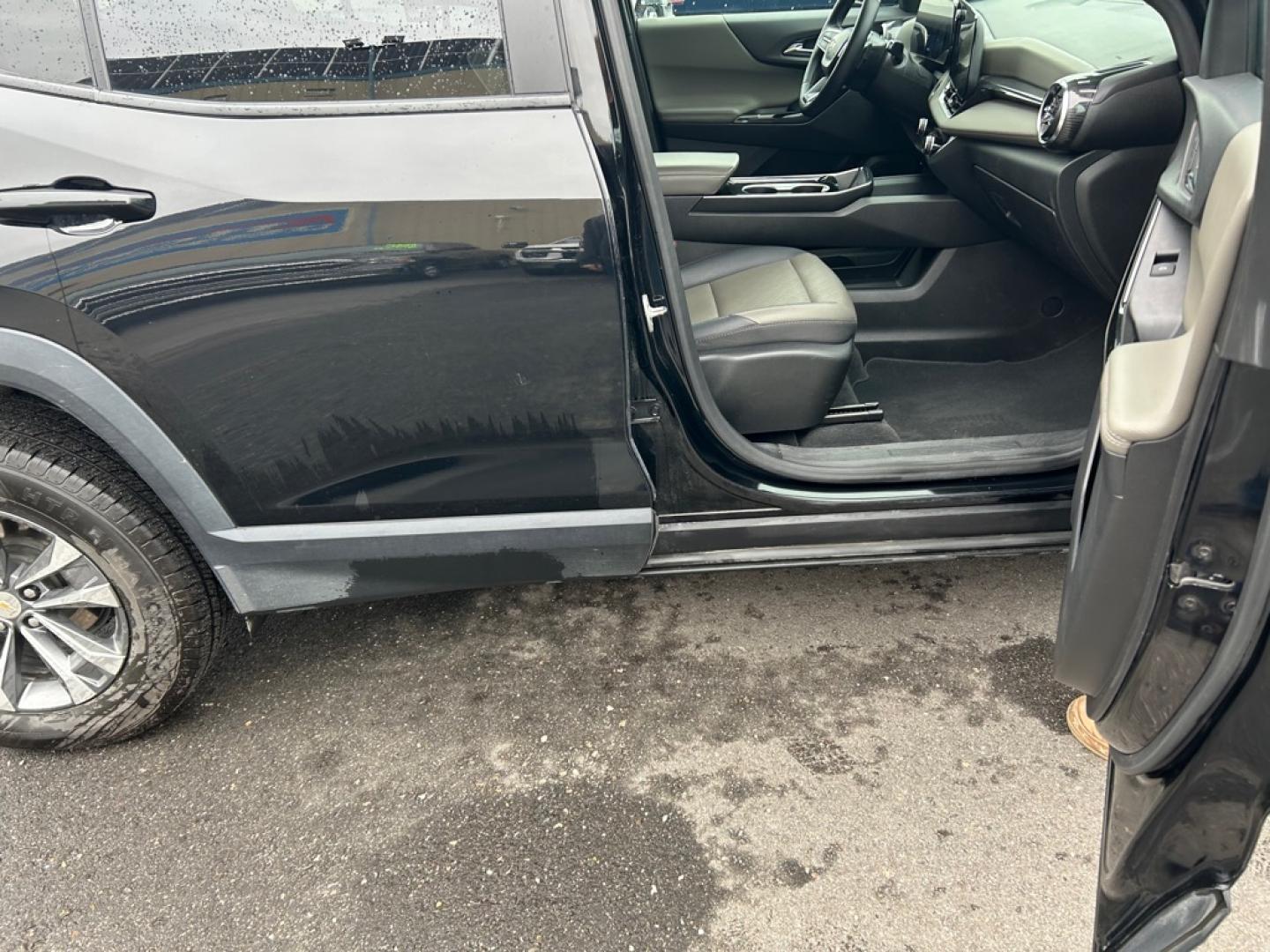 2025 BLACK CHEVROLET EQUINOX LT (3GNAXPEG3SL) with an 1.5L engine, Automatic transmission, located at 2525 S. Cushman, Fairbanks, AK, 99701, (907) 452-5707, 64.824036, -147.712311- Photo#4