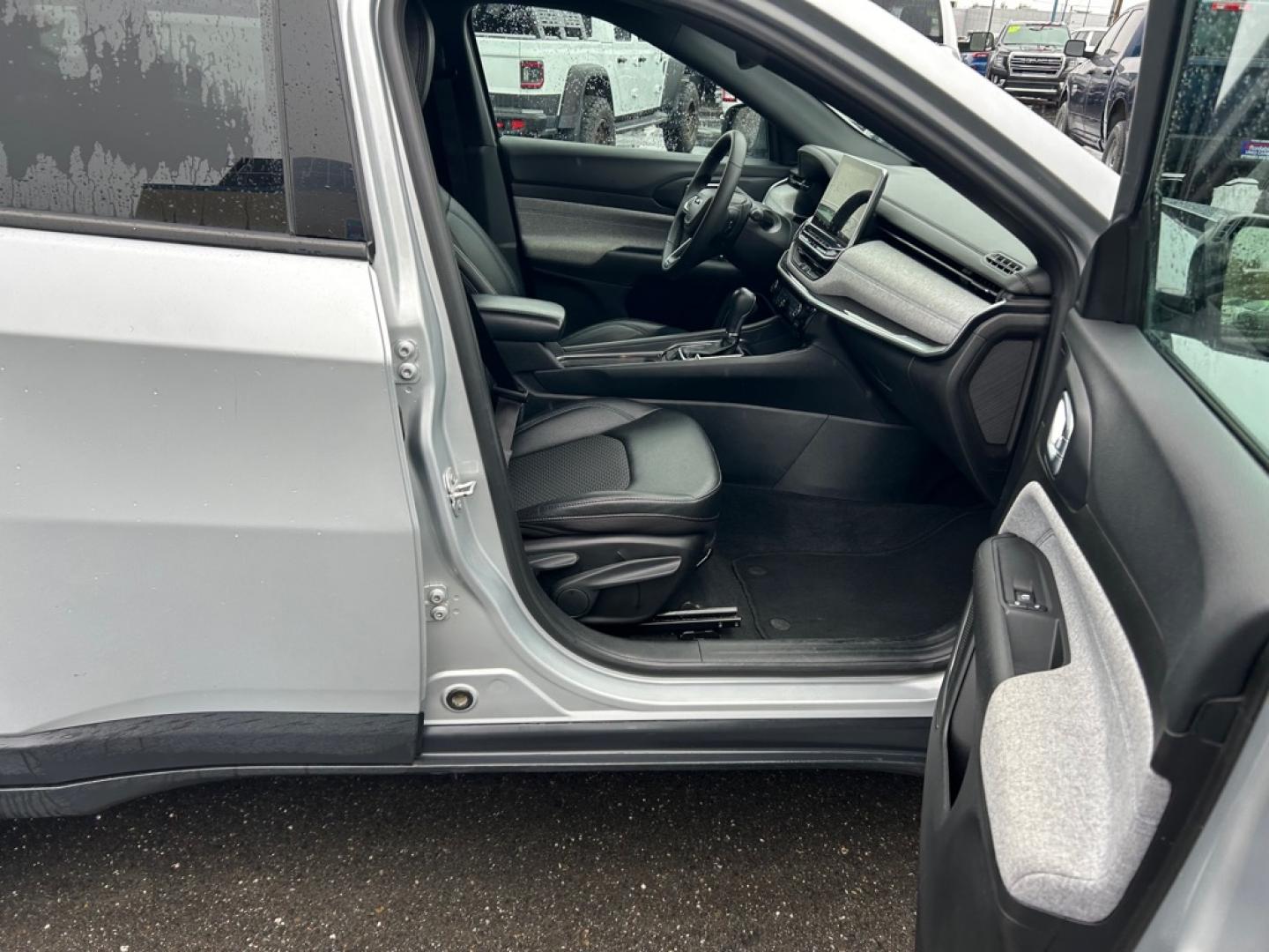 2024 SILVER JEEP COMPASS LATITUDE (3C4NJDBN0RT) with an 2.0L engine, Automatic transmission, located at 2525 S. Cushman, Fairbanks, AK, 99701, (907) 452-5707, 64.824036, -147.712311- Photo#4