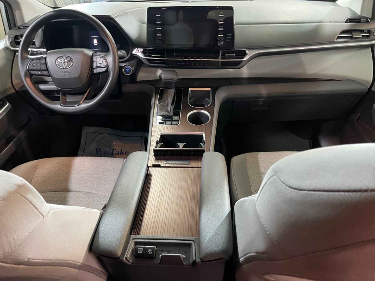 2024 SILVER TOYOTA SIENNA LE (5TDKRKEC5RS) with an 2.5L engine, Continuously Variable transmission, located at 2525 S. Cushman, Fairbanks, AK, 99701, (907) 452-5707, 64.824036, -147.712311- Photo#5