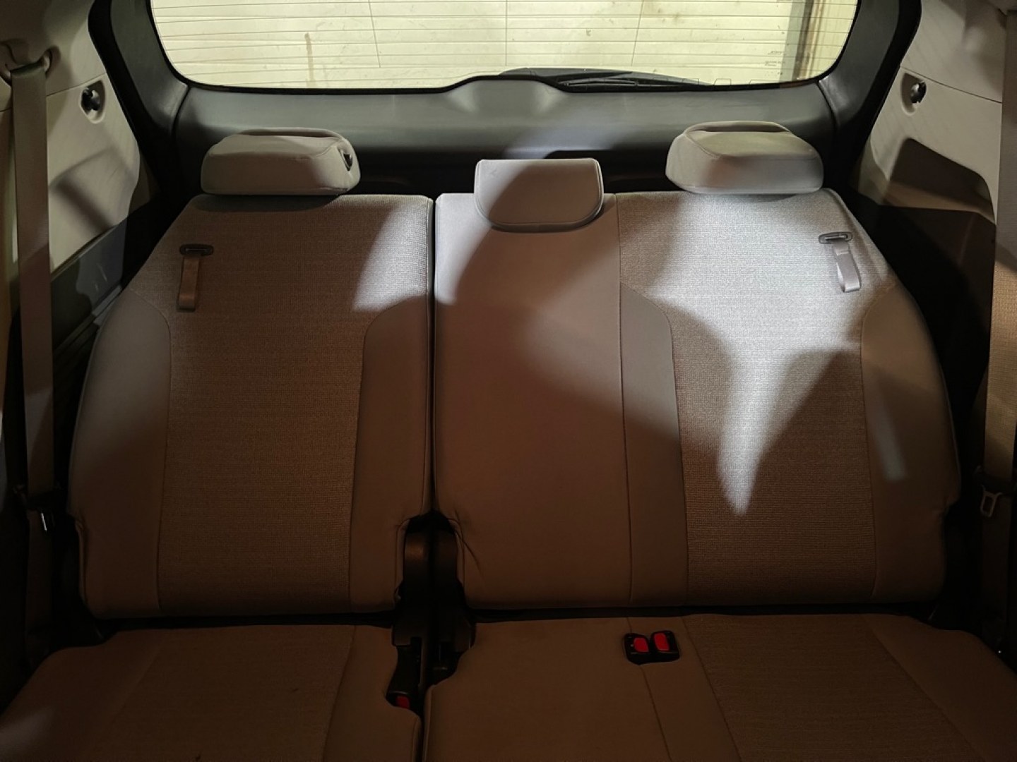 2024 SILVER TOYOTA SIENNA LE (5TDKRKEC5RS) with an 2.5L engine, Continuously Variable transmission, located at 2525 S. Cushman, Fairbanks, AK, 99701, (907) 452-5707, 64.824036, -147.712311- Photo#6