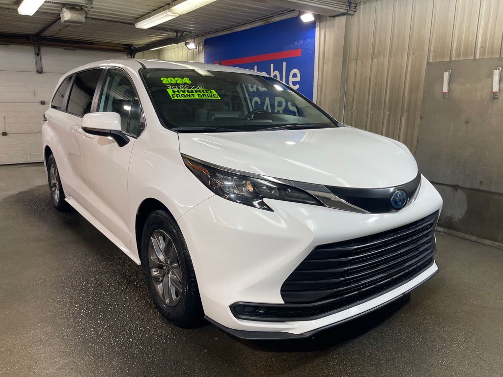 photo of 2024 TOYOTA SIENNA LE