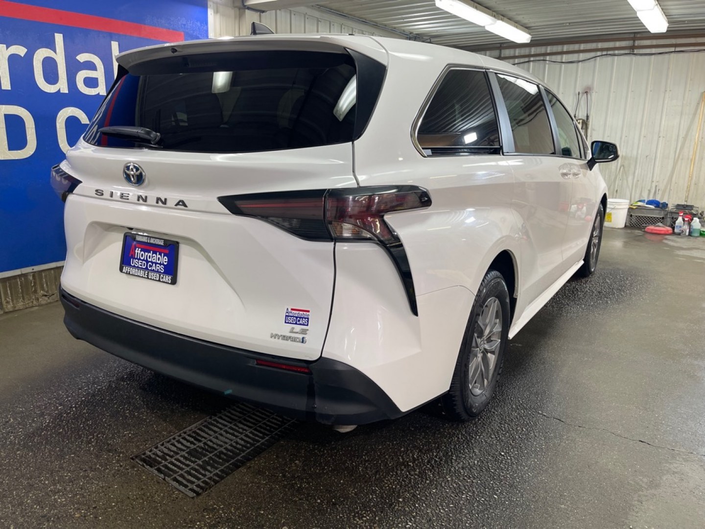 2024 WHITE TOYOTA SIENNA LE (5TDKRKEC6RS) with an 2.5L engine, Continuously Variable transmission, located at 2525 S. Cushman, Fairbanks, AK, 99701, (907) 452-5707, 64.824036, -147.712311- Photo#2