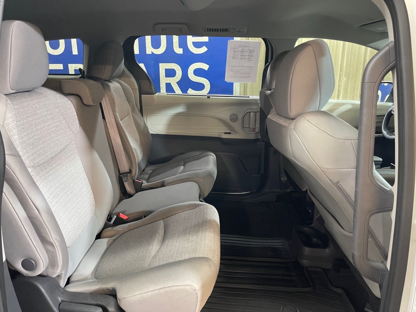 2024 WHITE TOYOTA SIENNA LE (5TDKRKEC6RS) with an 2.5L engine, Continuously Variable transmission, located at 2525 S. Cushman, Fairbanks, AK, 99701, (907) 452-5707, 64.824036, -147.712311- Photo#4