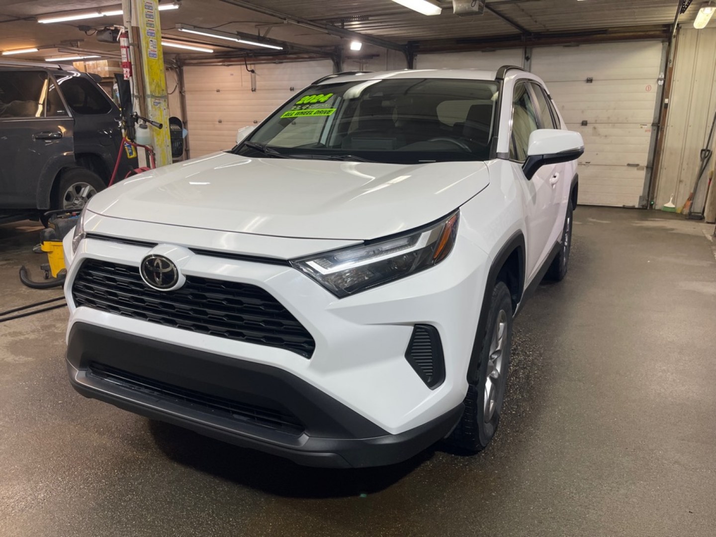 2024 WHITE TOYOTA RAV4 XLE (2T3P1RFVXRW) with an 2.5L engine, Automatic transmission, located at 2525 S. Cushman, Fairbanks, AK, 99701, (907) 452-5707, 64.824036, -147.712311- Photo#1