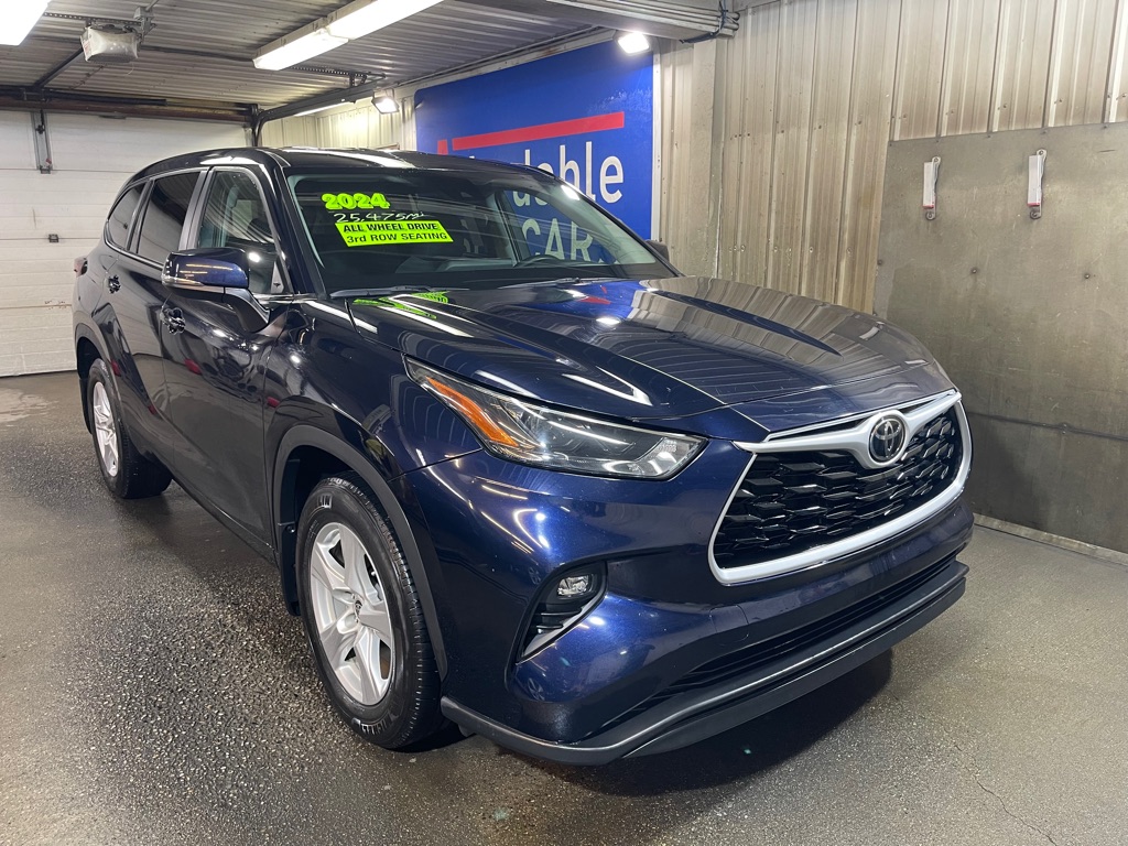 photo of 2024 TOYOTA HIGHLANDER LE