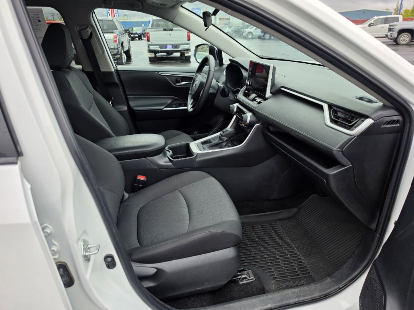 2024 WHITE TOYOTA RAV4 XLE (2T3P1RFV4RW) with an 2.5L engine, Automatic transmission, located at 2525 S. Cushman, Fairbanks, AK, 99701, (907) 452-5707, 64.824036, -147.712311- Photo#2