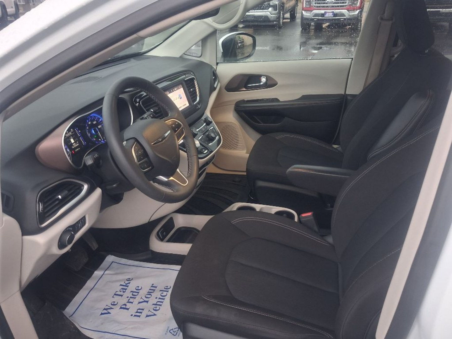 2023 Chrysler Voyager