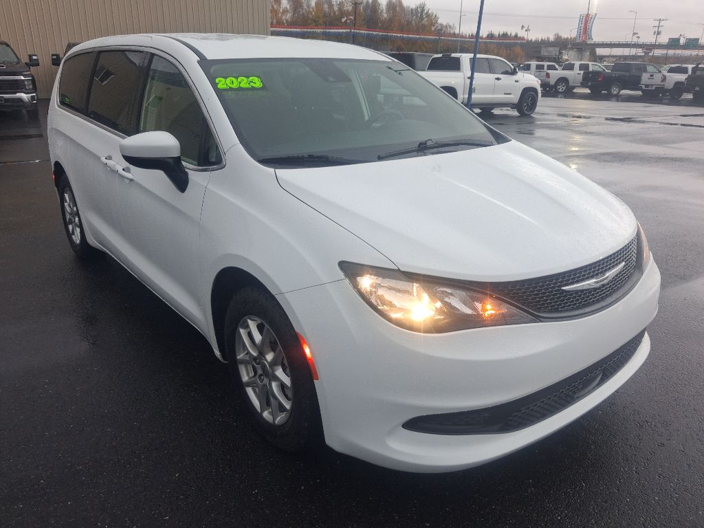 photo of 2023 CHRYSLER VOYAGER LX