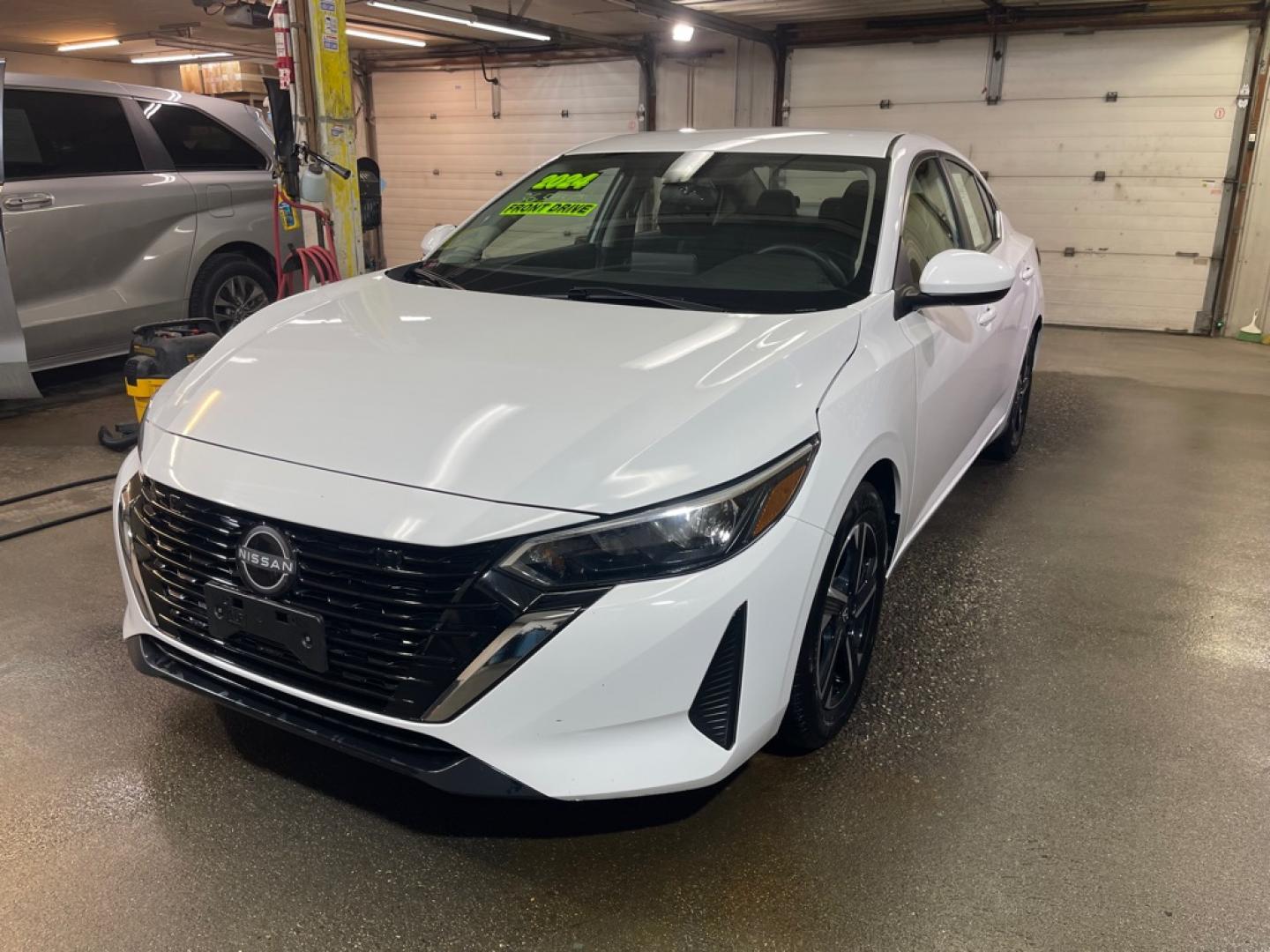 2024 WHITE NISSAN SENTRA SV (3N1AB8CV9RY) with an 2.0L engine, Continuously Variable transmission, located at 2525 S. Cushman, Fairbanks, AK, 99701, (907) 452-5707, 64.824036, -147.712311- Photo#1