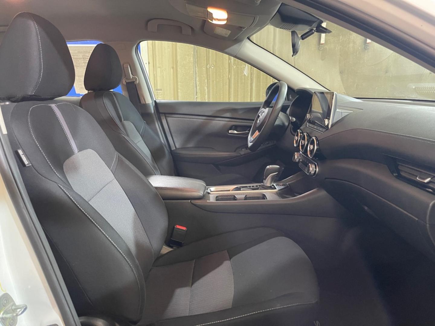 2024 WHITE NISSAN SENTRA SV (3N1AB8CV9RY) with an 2.0L engine, Continuously Variable transmission, located at 2525 S. Cushman, Fairbanks, AK, 99701, (907) 452-5707, 64.824036, -147.712311- Photo#3